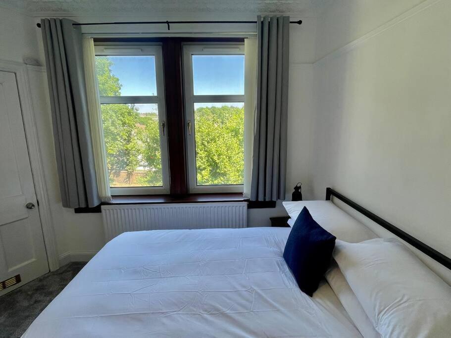 Large 2 Bed Near Glasgow Airport Paisley Exteriér fotografie