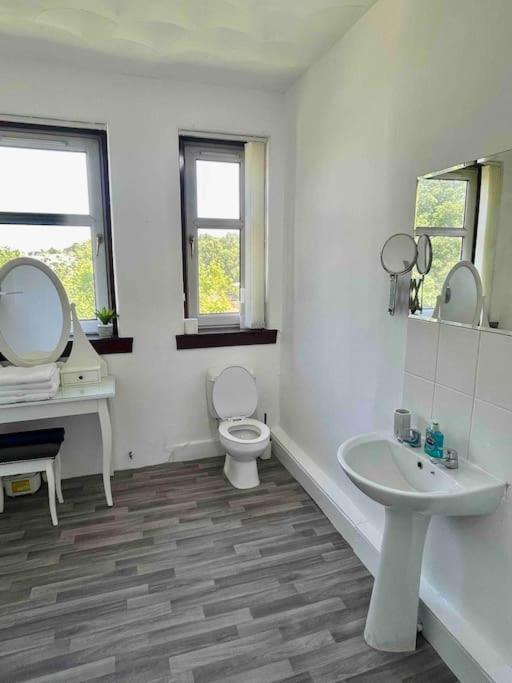 Large 2 Bed Near Glasgow Airport Paisley Exteriér fotografie